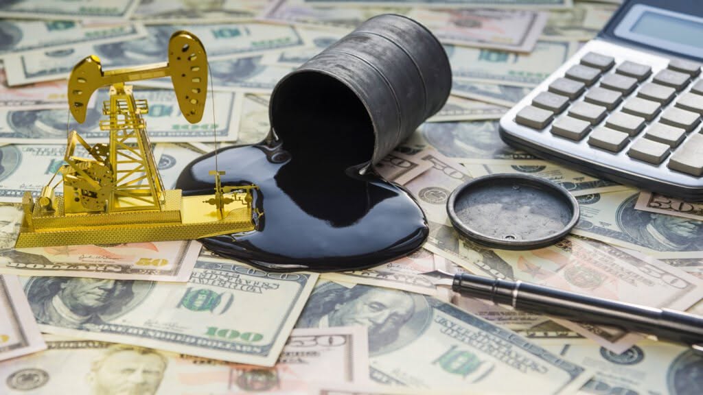 الذهب يرتفع والنفط يتراجع... إلى أين تتجه الأسعار في الأيام المقبلة؟